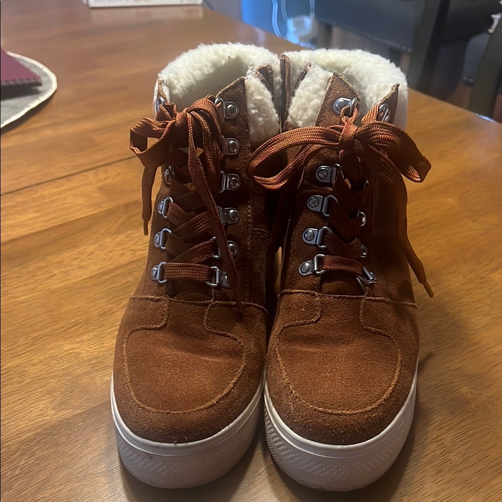 Steve Madden Suede Brown Ankle Boots with White faux fur Trim
